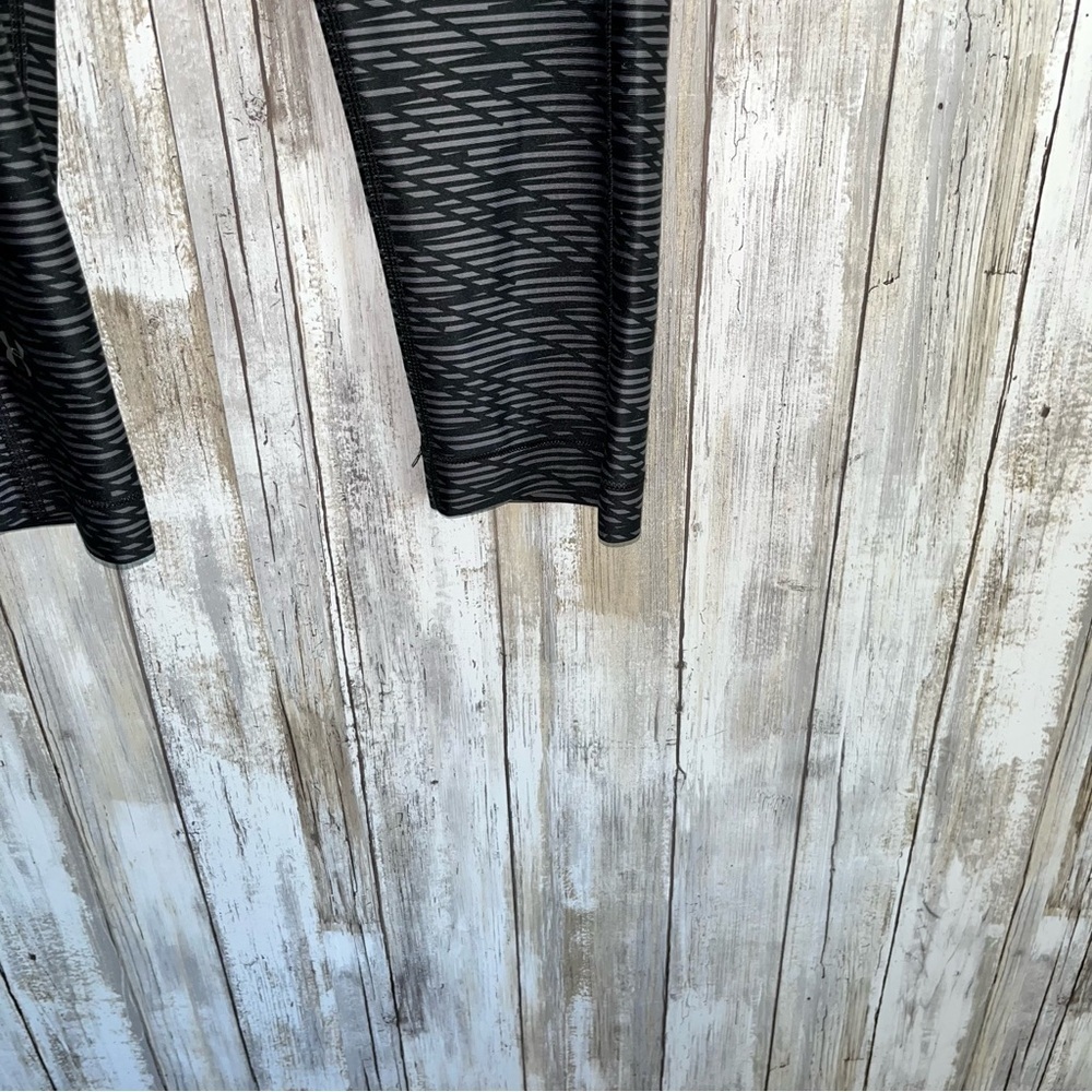 Under Armor Black Printed Compression Leggings - Picture 3 of 6